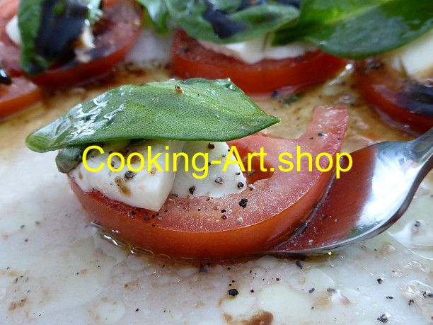 Mozzarella mit Tomate und Grün, Leinwand, groß